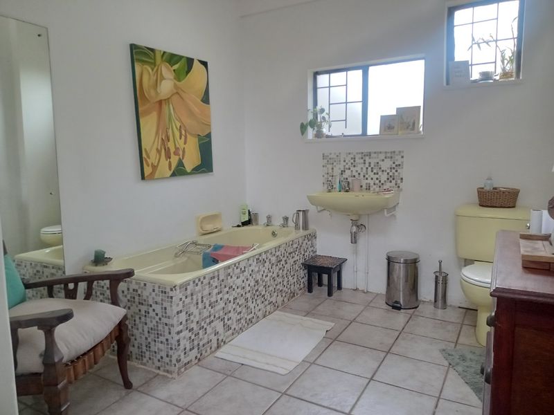 Contemporary Spacious Three Bed Family Home on Shared Property with magnificent views- Celtis Road, Hilton - Photo 9