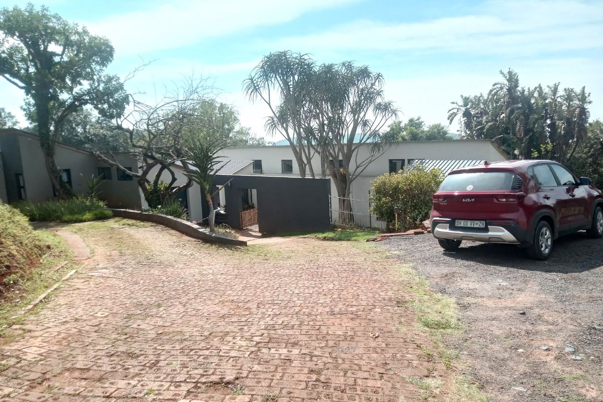 Contemporary Spacious Three Bed Family Home on Shared Property with magnificent views- Celtis Road, Hilton - Photo 4