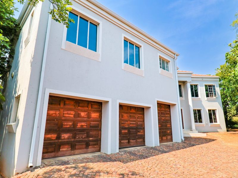 Lynnwood Glen Grandeur: 9-Bedroom Executive Residence with Investment Potential - Photo 2