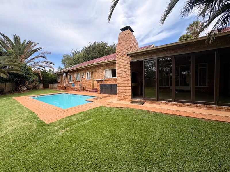 Charming 3 Bedroom Family Home in Doringkruin. Low Maintenance & Move-In Ready - Photo 2