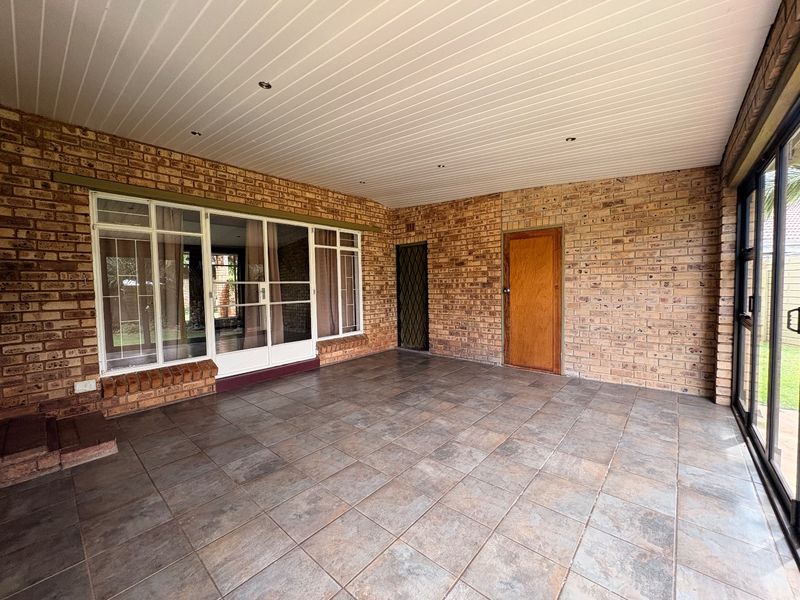 Charming 3 Bedroom Family Home in Doringkruin. Low Maintenance & Move-In Ready - Photo 6