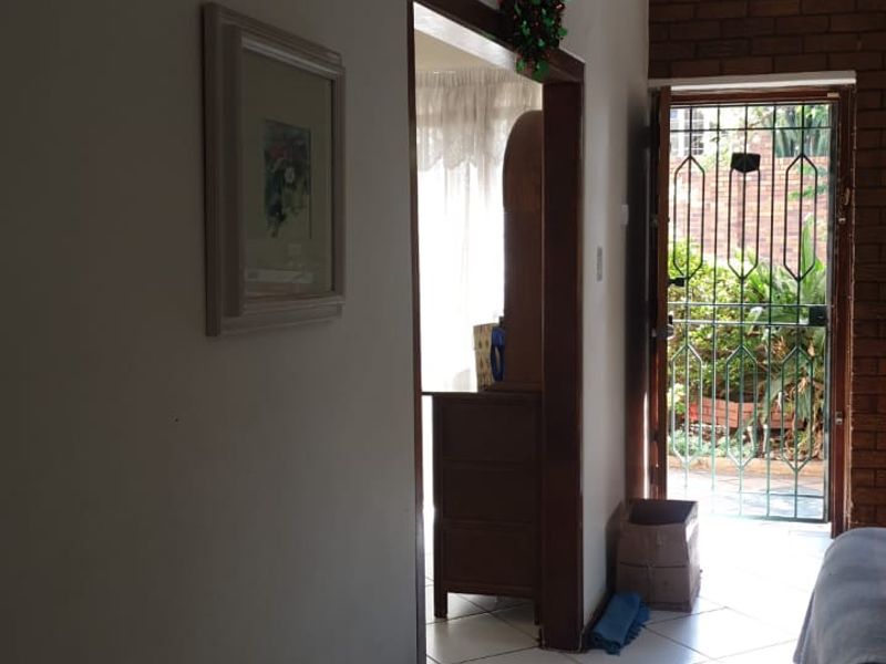 Stunning 3-Bedroom Home for Sale in Kensington - Photo 8