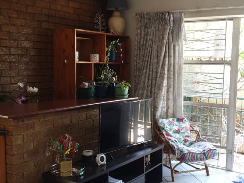 Stunning 3-Bedroom Home for Sale in Kensington - Photo 6