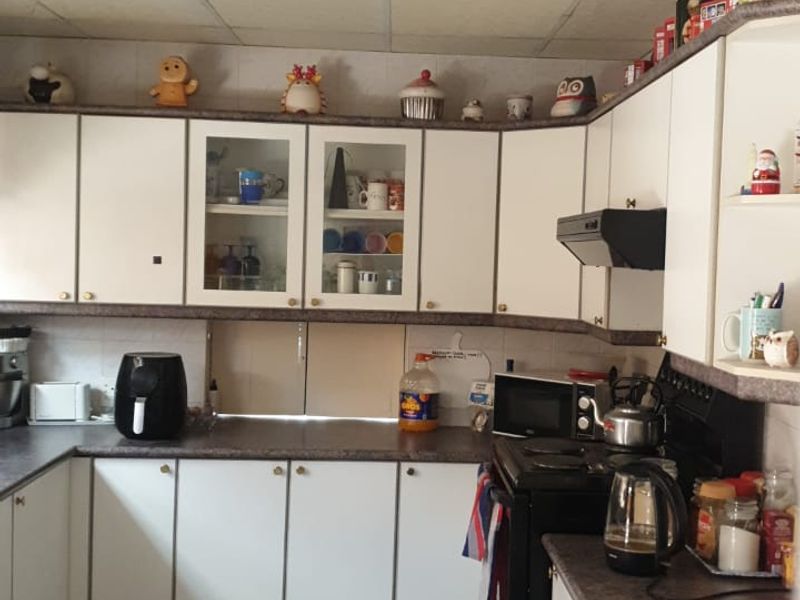 Stunning 3-Bedroom Home for Sale in Kensington - Photo 2