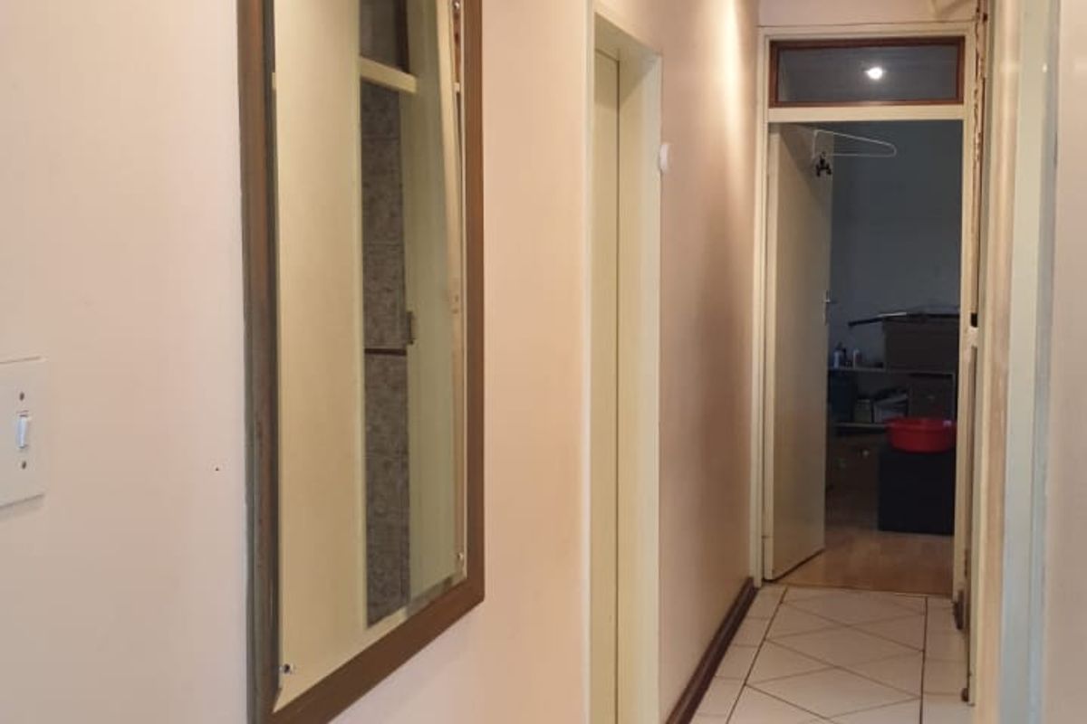 Stunning 3-Bedroom Home for Sale in Kensington - Photo 3