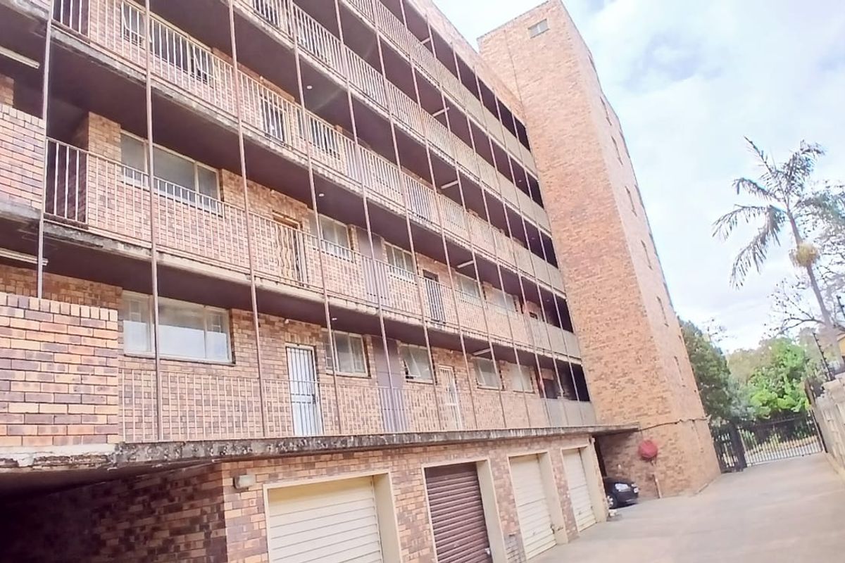FOR SALE: Modern 2-Bedroom Apartment – Sunnyside East, Pretoria - Photo 3