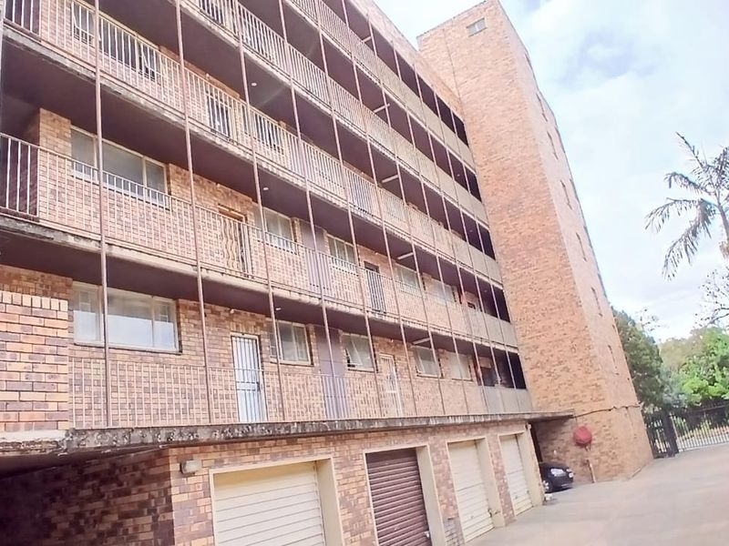 FOR SALE: Modern 2-Bedroom Apartment – Sunnyside East, Pretoria - Photo 3