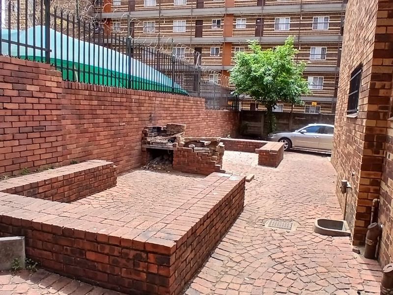 FOR SALE: Modern 2-Bedroom Apartment – Sunnyside East, Pretoria - Photo 2