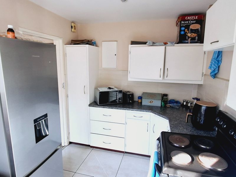 “Spacious 2-bedroom townhouse conveniently located near the Sasolburg CBD and major amenities.” - Photo 6