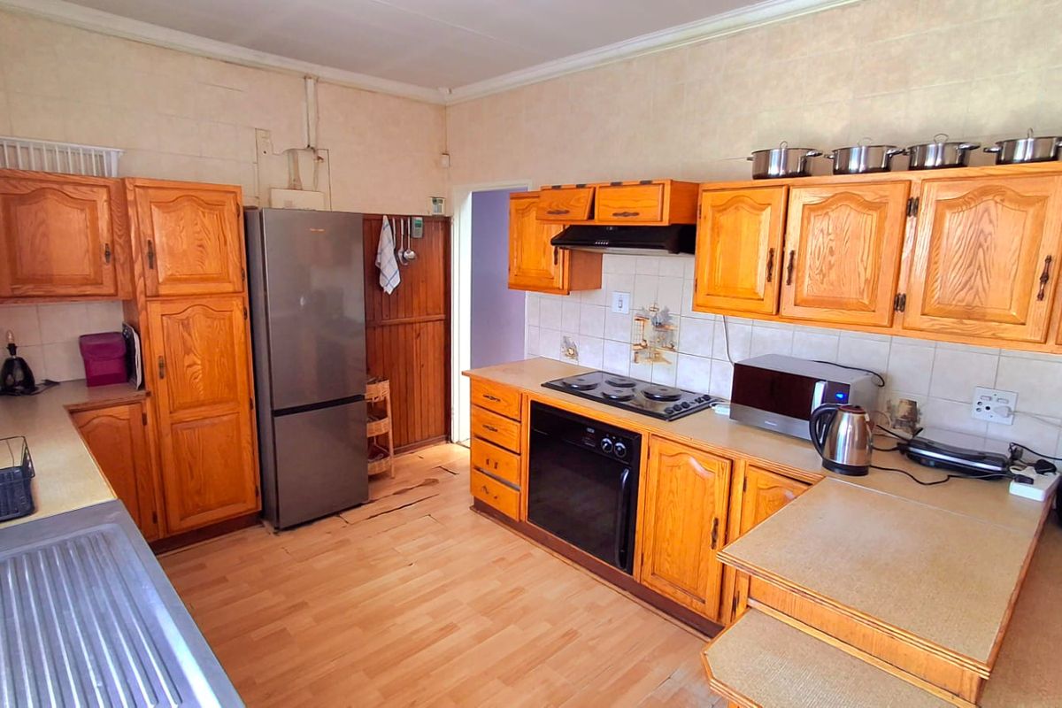 Sasolburg 3-Bedroom House for Sale Near High School, College, and Town - Photo 2