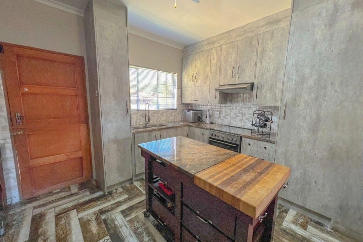 Modern 3-Bedroom Face-Brick Townhouse in a Secure Complex – Sasolburg - Photo 4