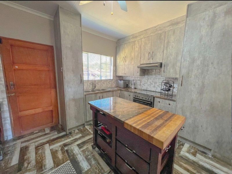 Modern 3-Bedroom Face-Brick Townhouse in a Secure Complex – Sasolburg - Photo 4