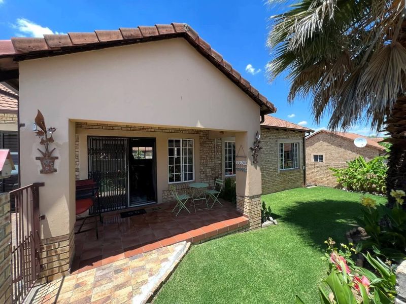 Modern 3-Bedroom Face-Brick Townhouse in a Secure Complex – Sasolburg - Photo 10