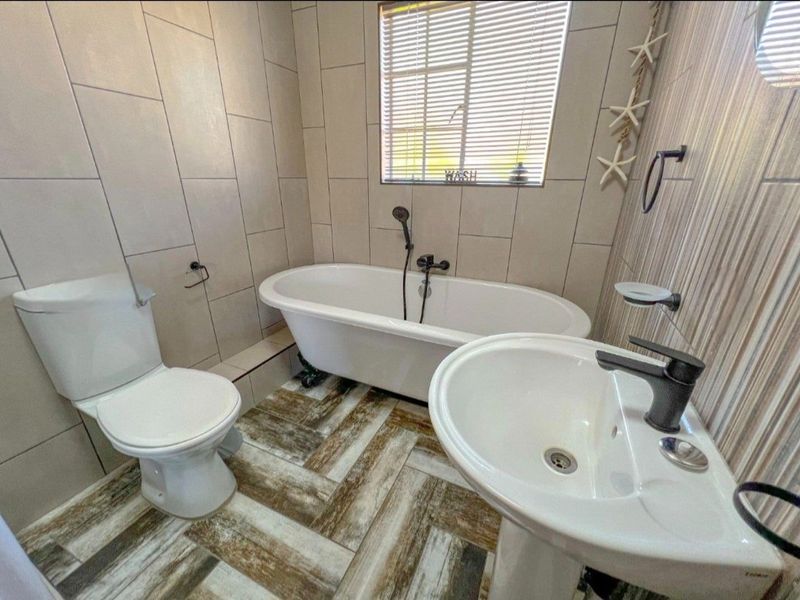 Modern 3-Bedroom Face-Brick Townhouse in a Secure Complex – Sasolburg - Photo 6