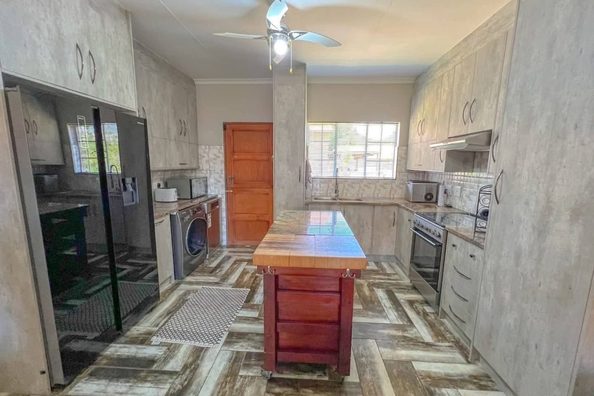 Modern 3-Bedroom Face-Brick Townhouse in a Secure Complex – Sasolburg - Photo 3