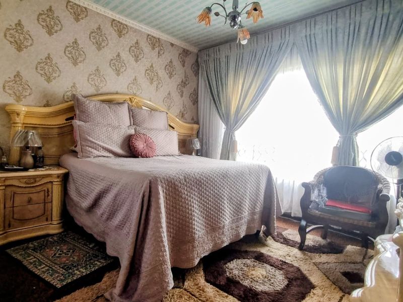 Luxurious 4-Bedroom Family Home with Endless Entertainment and Serene Surroundings. - Photo 10