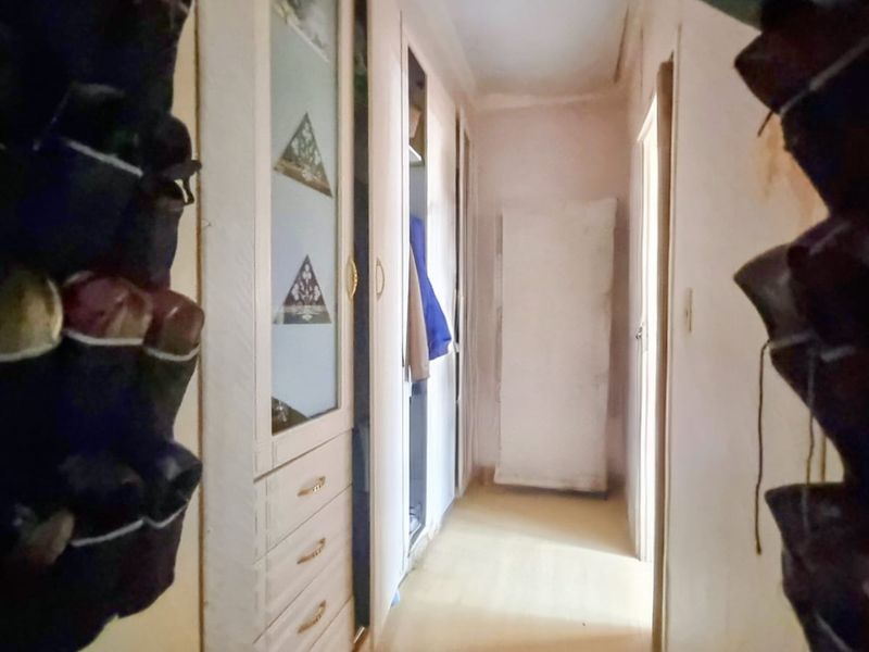 Luxurious 4-Bedroom Family Home with Endless Entertainment and Serene Surroundings. - Photo 7