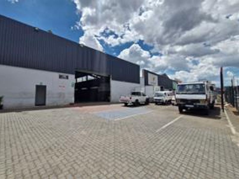 2595 SQUARE METERS INDUSTRIAL BUSINESS PROPERTY FOR RENTAL - Photo 4