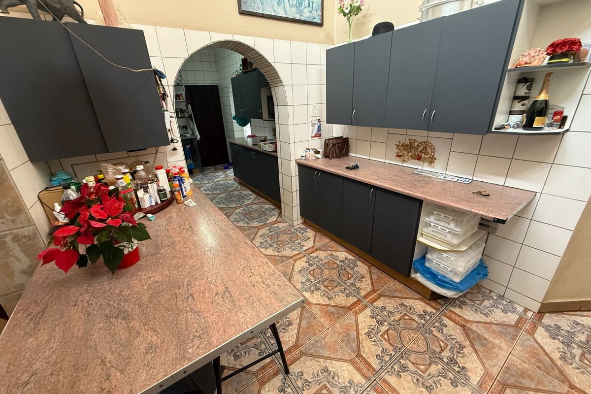 Spacious Family Home! - Photo 4