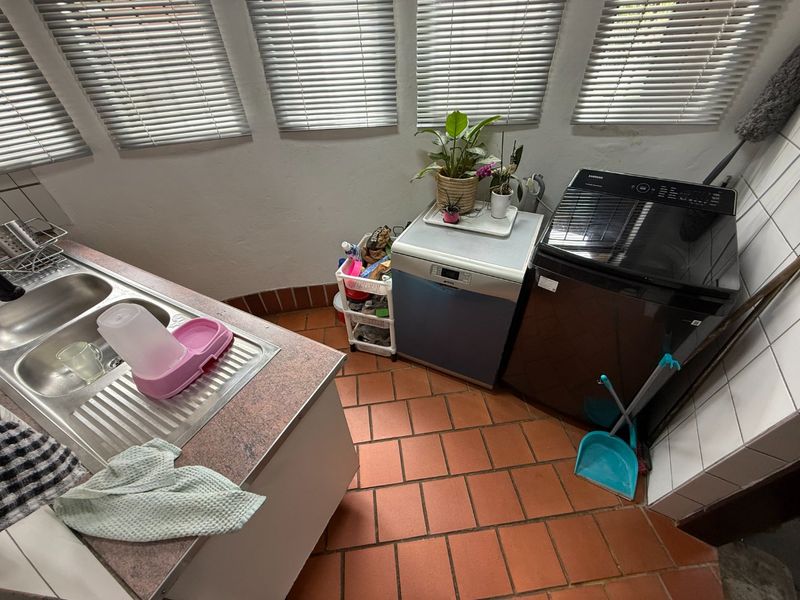 Spacious Family Home! - Photo 10