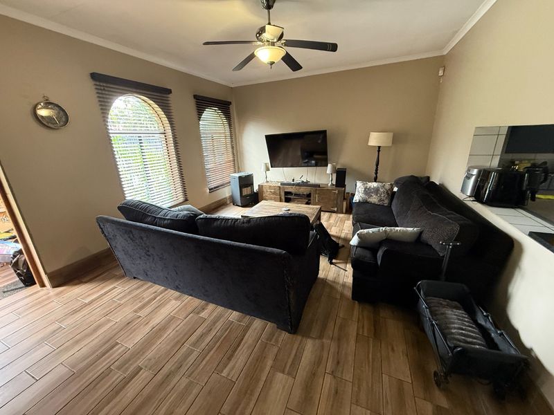 Spacious Family Home! - Photo 3