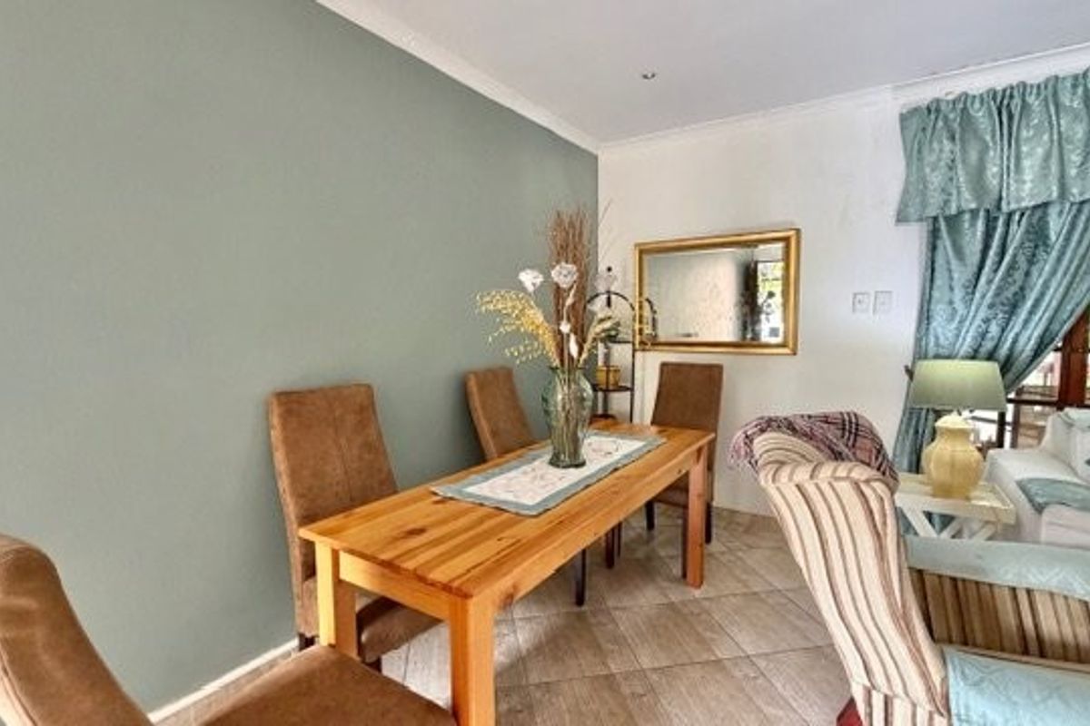 Charming 2-Bedroom Townhouse in a Secure Eco Estate in Margate  - Photo 4