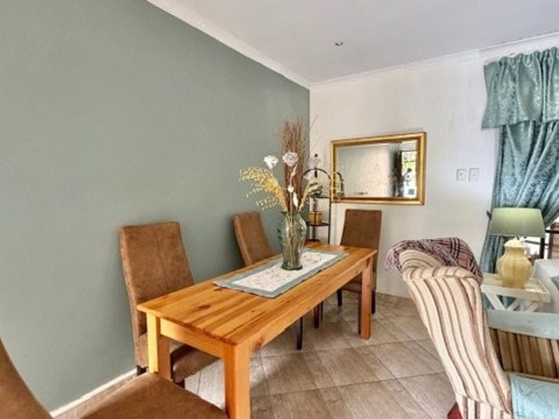 Charming 2-Bedroom Townhouse in a Secure Eco Estate in Margate  - Photo 4