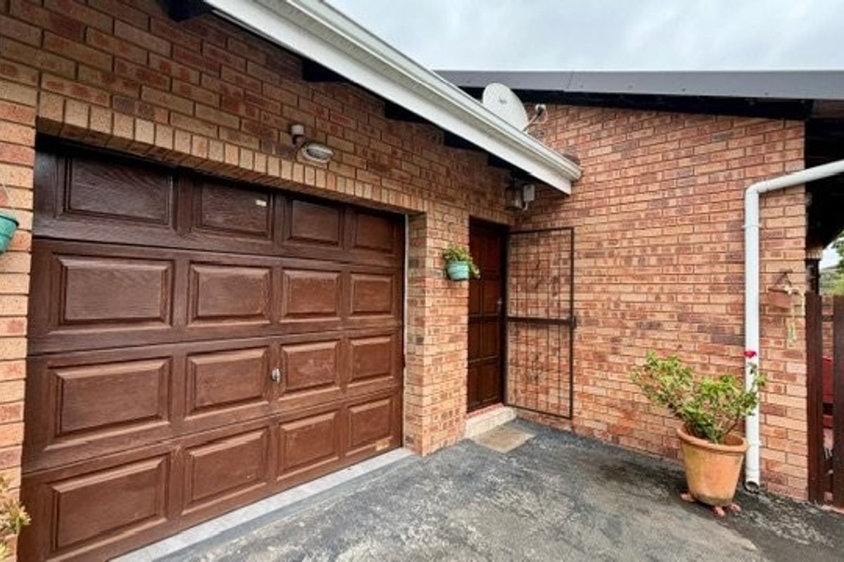 Charming 2-Bedroom Townhouse in a Secure Eco Estate in Margate  - Photo 2