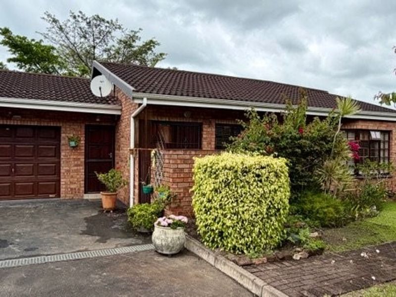Charming 2-Bedroom Townhouse in a Secure Eco Estate in Margate  - Photo 1