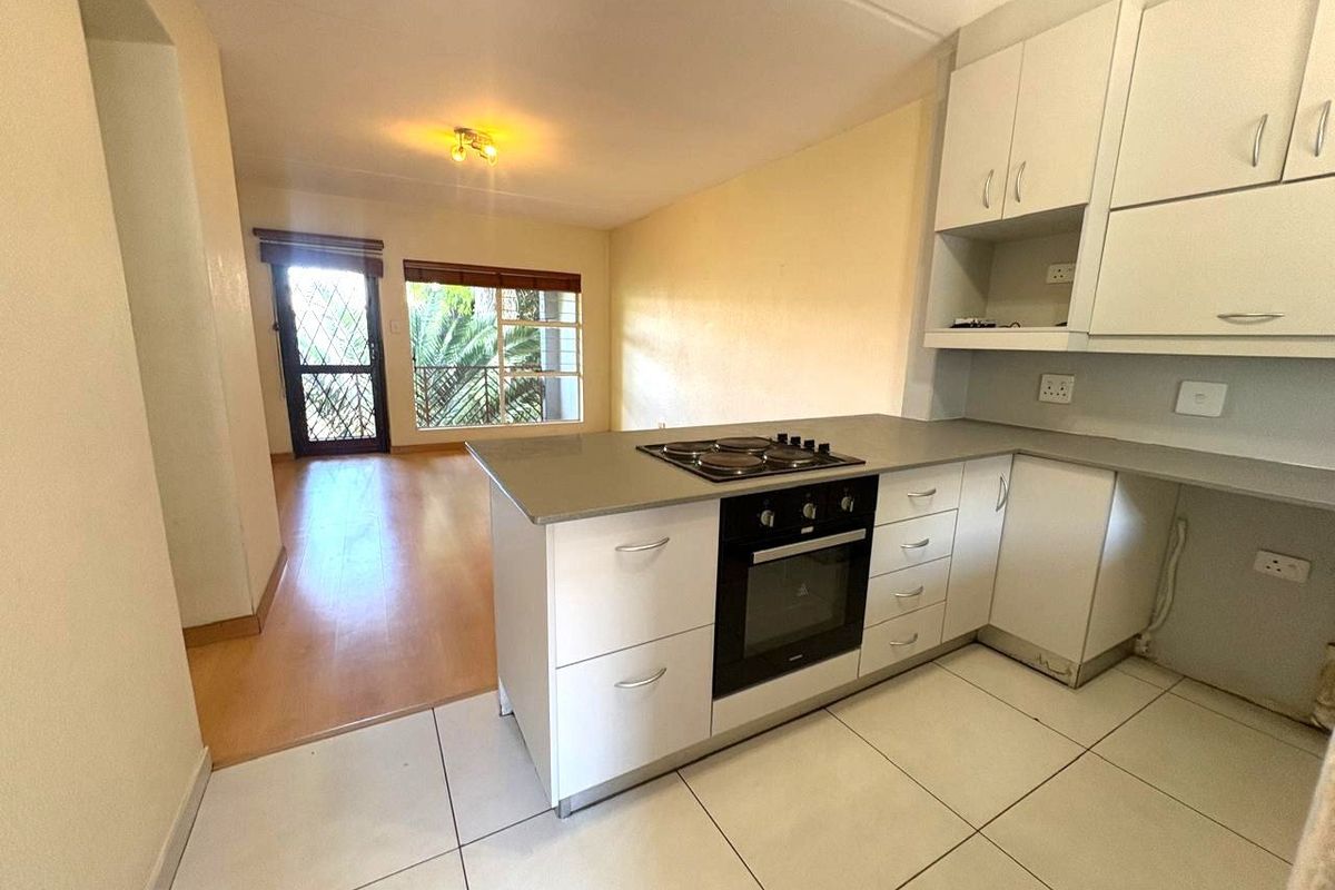 Spacious 2-Bedroom 1 Bathroom Ground Floor Apartment in Well-Maintained Ferndale Complex - Photo 5