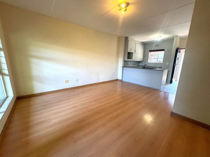 Spacious 2-Bedroom 1 Bathroom Ground Floor Apartment in Well-Maintained Ferndale Complex - Photo 9