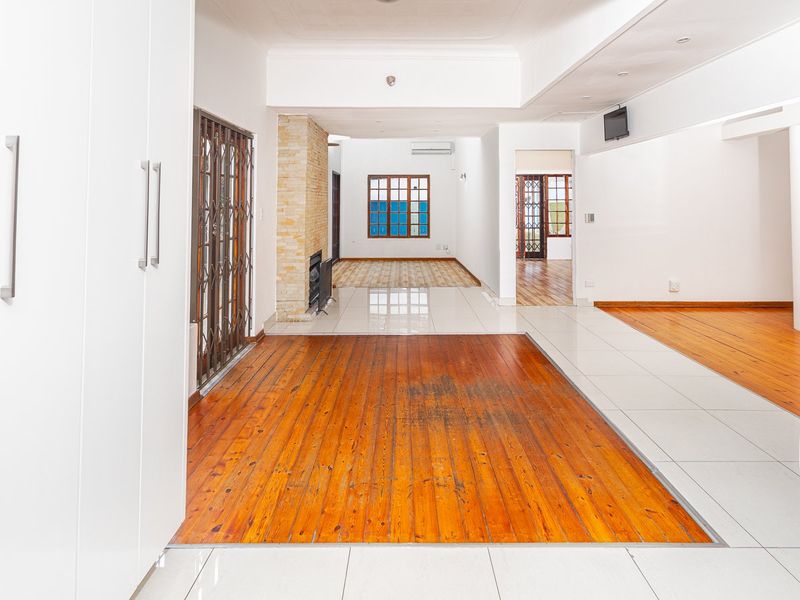 Spectacular Five Bedroom Home For Sale in Auckland Park - Photo 9