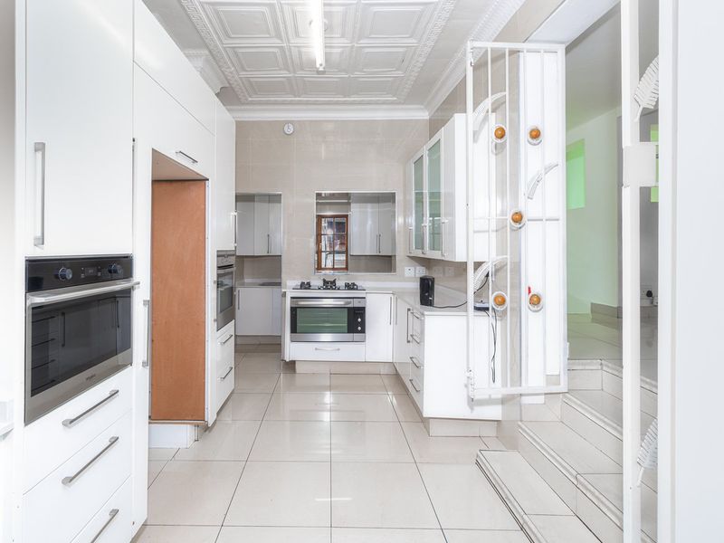 Spectacular Five Bedroom Home For Sale in Auckland Park - Photo 6