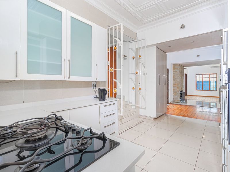 Spectacular Five Bedroom Home For Sale in Auckland Park - Photo 7