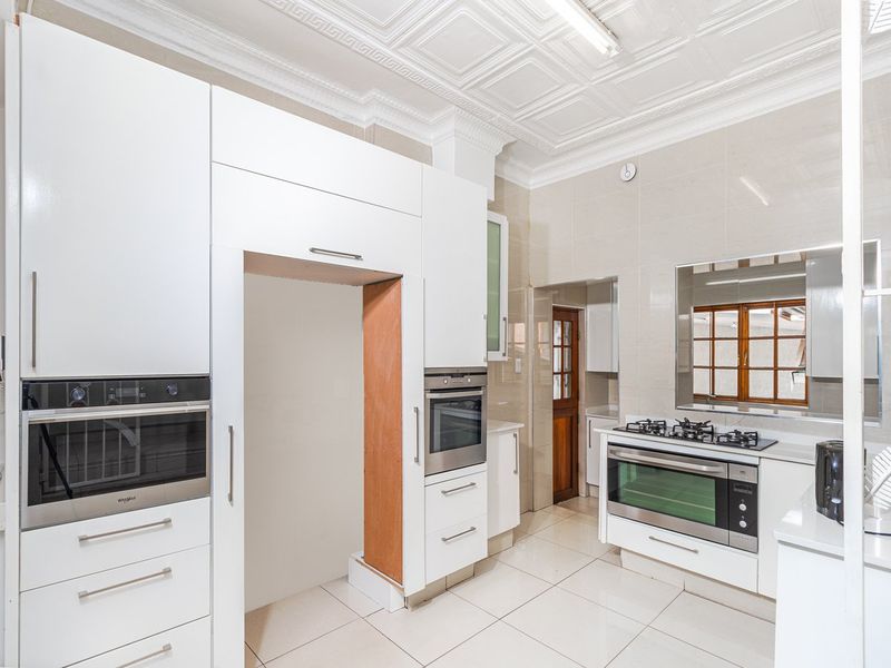 Spectacular Five Bedroom Home For Sale in Auckland Park - Photo 5