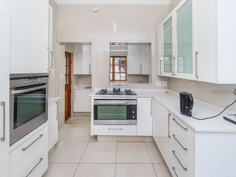 Spectacular Five Bedroom Home For Sale in Auckland Park - Photo 4