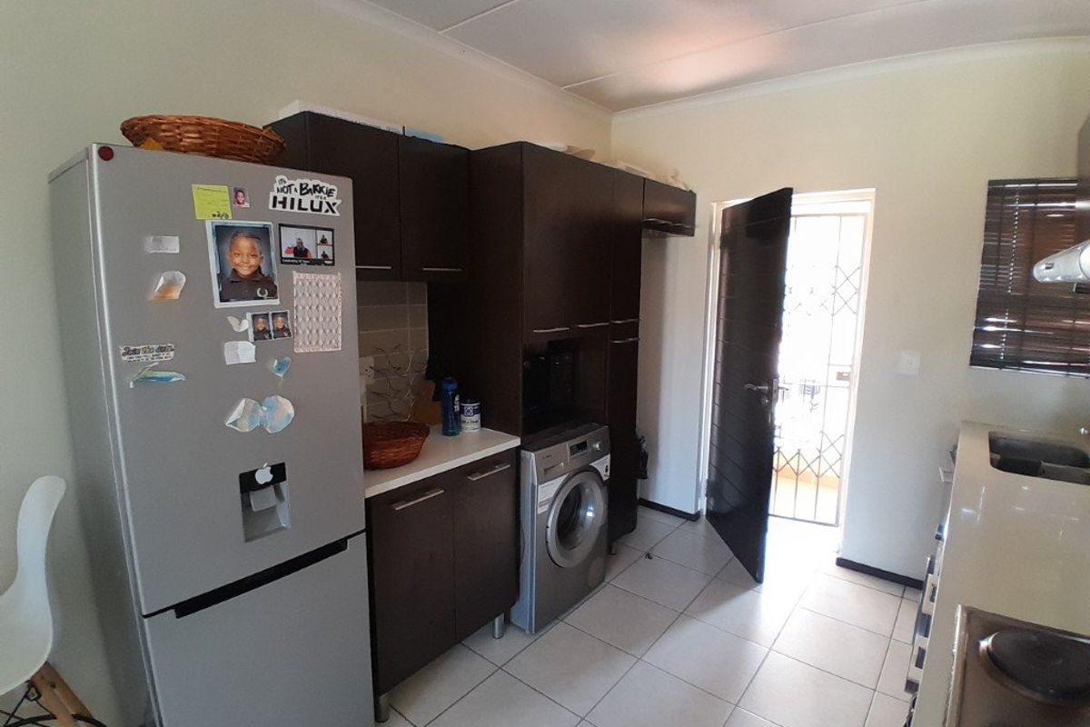 NEW LISTING - Available 1 January 2026 - Photo 3