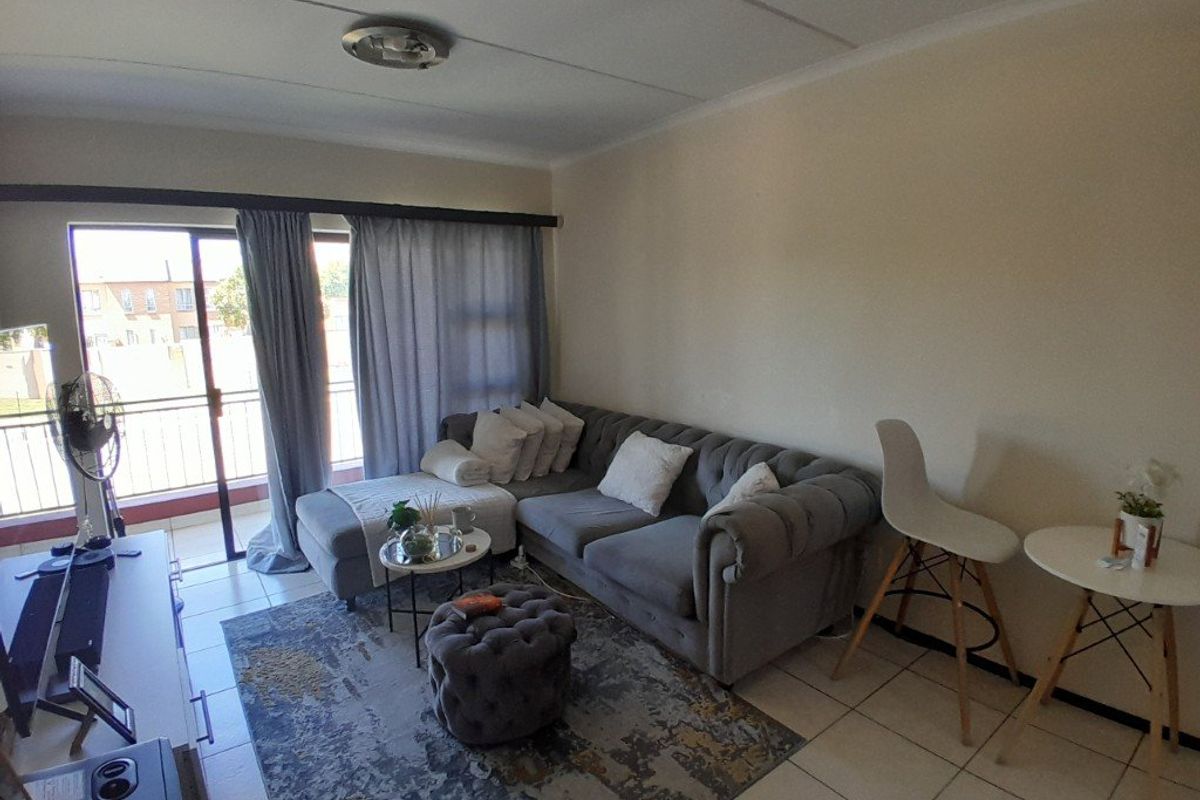 NEW LISTING - Available 1 January 2026 - Photo 4