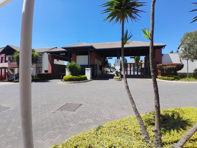 NEW LISTING - Available 1 January 2026 - Photo 10