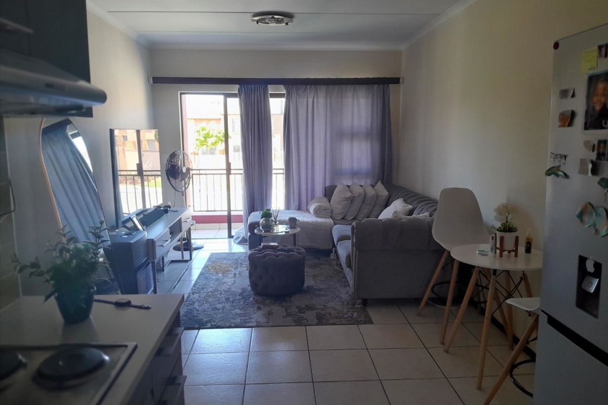 NEW LISTING - Available 1 January 2026 - Photo 2