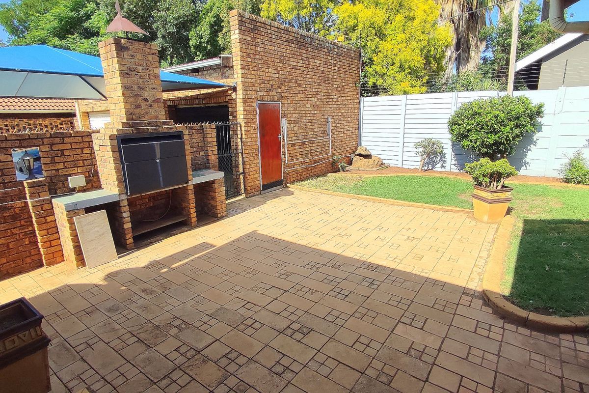 Gorgeous 3 Bedroom Townhouse in Eldoraigne - Photo 5