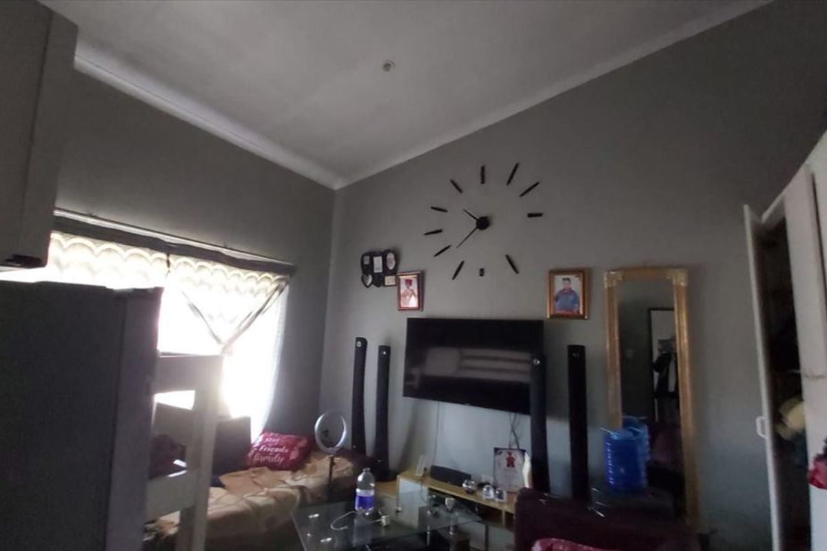 Versatile Property with Staff Accommodation - Photo 2