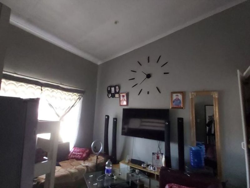 Versatile Property with Staff Accommodation - Photo 2