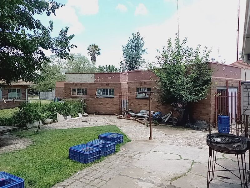 Charming 3-Bedroom Home in Vierfontein South – R425,000 - Photo 6