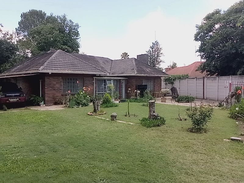 Charming 3-Bedroom Home in Vierfontein South – R425,000 - Photo 2