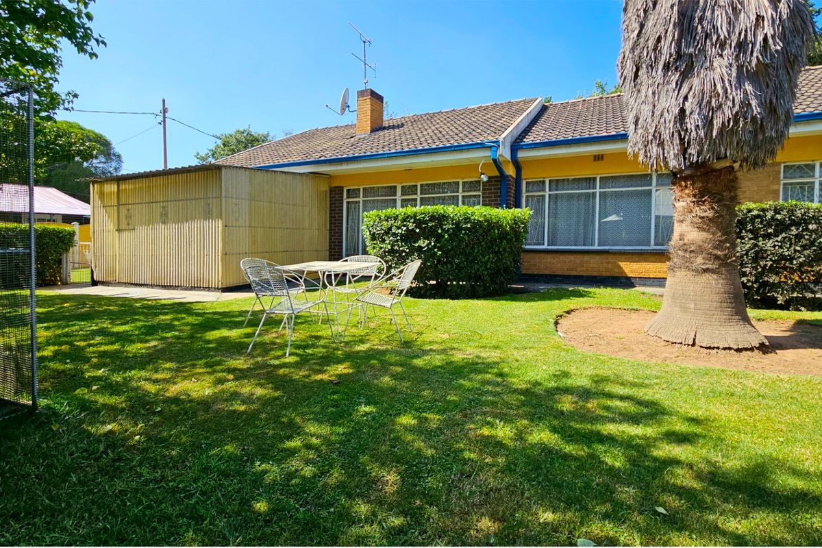An impeccably presented family home in Three Rivers. - Photo 2