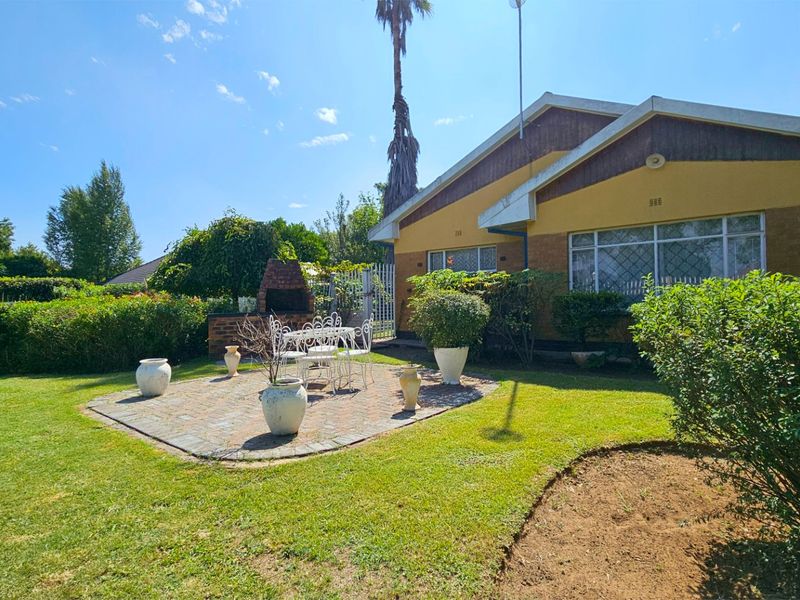An impeccably presented family home in Three Rivers. - Photo 6