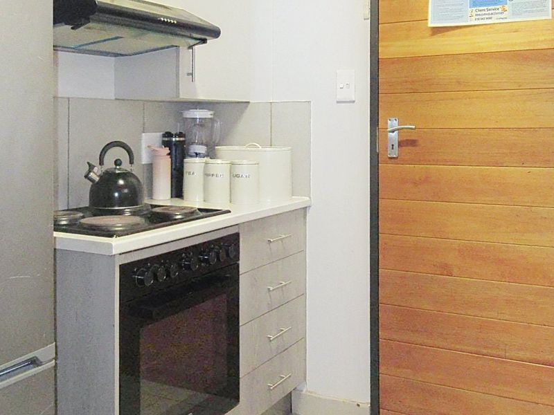 2 Bedroom House for Sale in Protea Glen - Photo 2