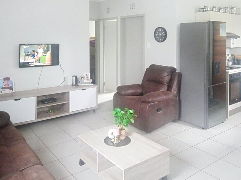 2 Bedroom House for Sale in Protea Glen - Photo 4