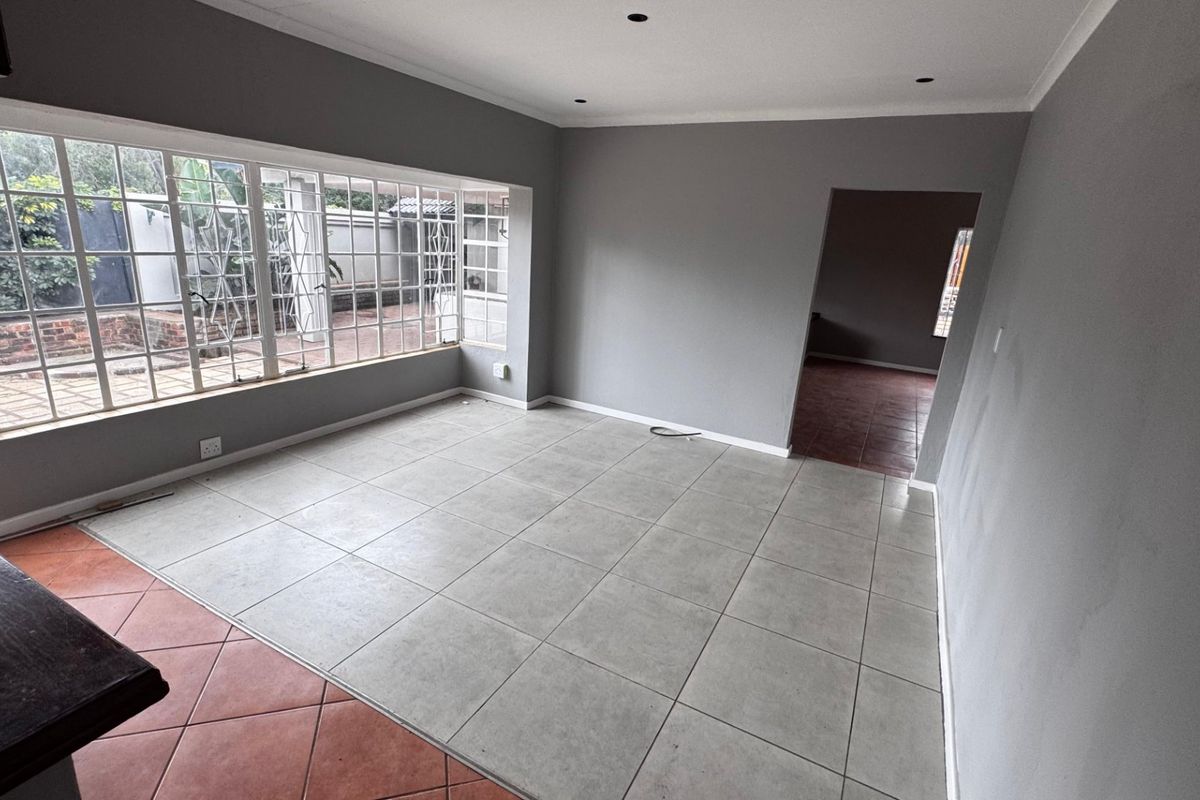 2 Bedroom 1 Bathroom very Big Apartment Wierdapark!! - Photo 4